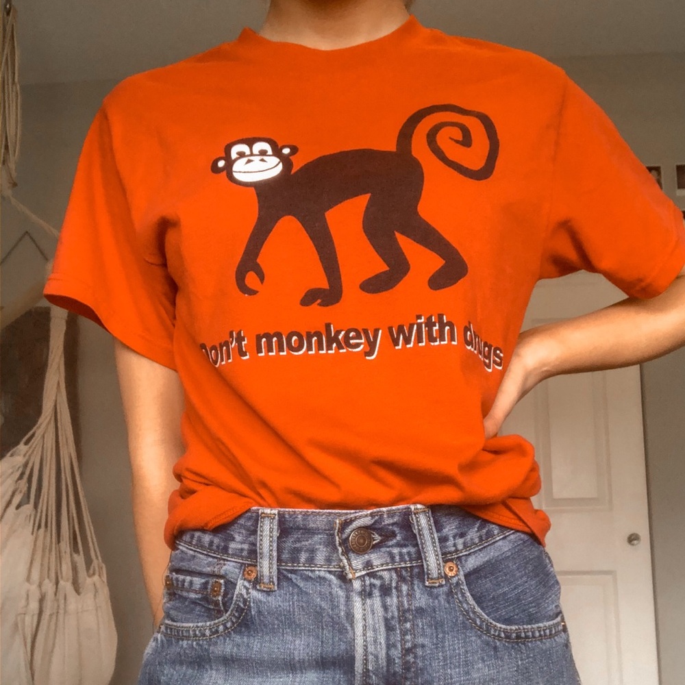 vintage “don’t monkey with drugs” tee
